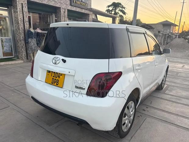Toyota IST 2004 White