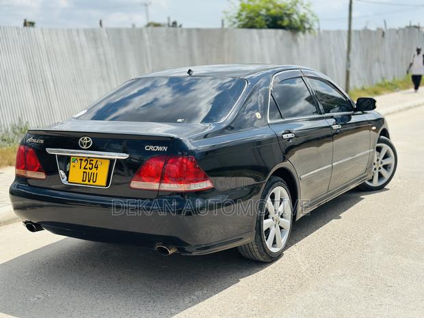 Toyota Crown 2006 Black