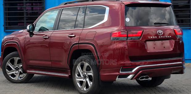 Toyota Land Cruiser 2023 Red