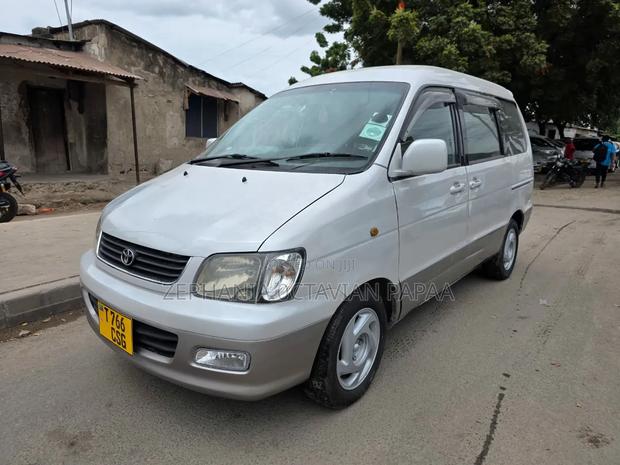 Toyota Noah 2001 White