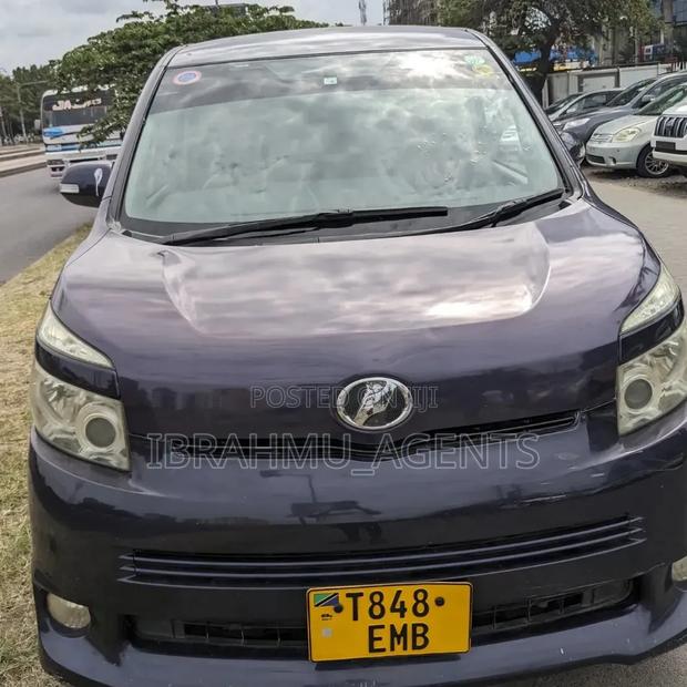 Toyota Noah 2010 Blue
