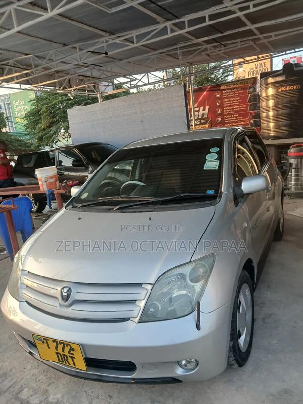 Toyota IST 2004 Silver