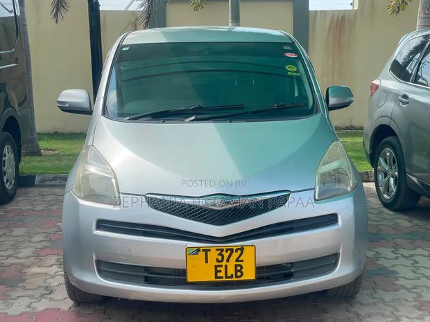 Toyota Ractis 2006 Gray