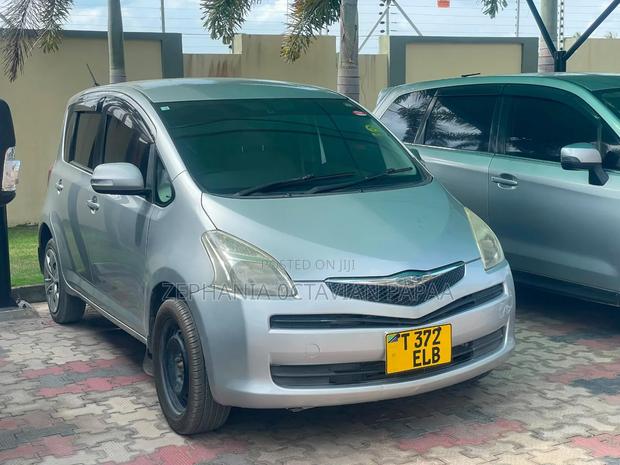Toyota Ractis 2006 Gray