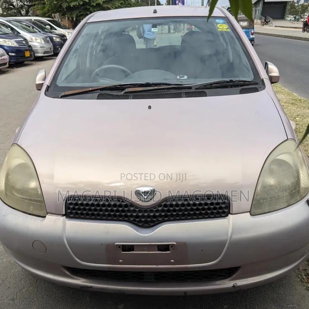 Toyota Vitz 2001 Pink