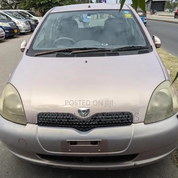 Toyota Vitz 2001 Pink