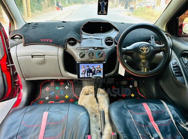 Toyota Vitz 1.0 FWD 5dr 2006 Maroon