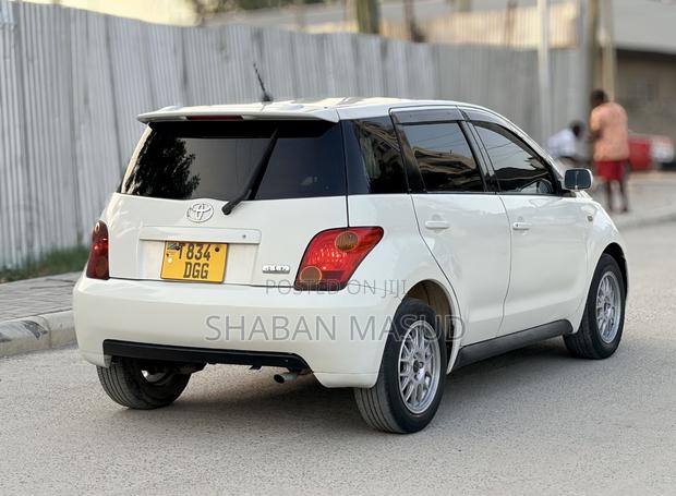 Toyota IST 2002 White
