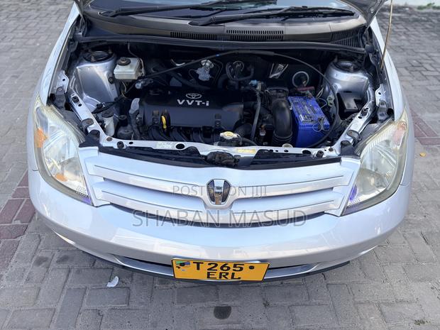Toyota IST 2005 Silver