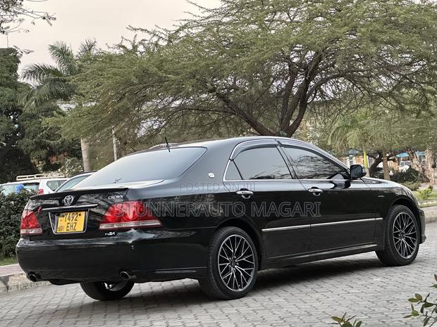 Toyota Crown Royale 2005 Black