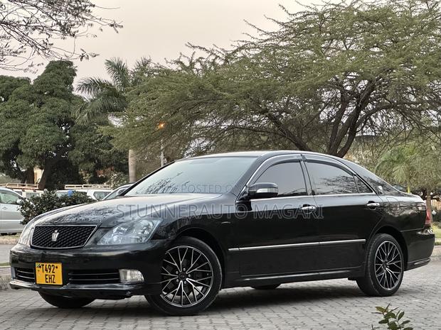 Toyota Crown Royale 2005 Black