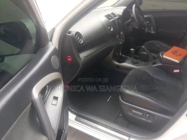 Toyota Vanguard 2011 White