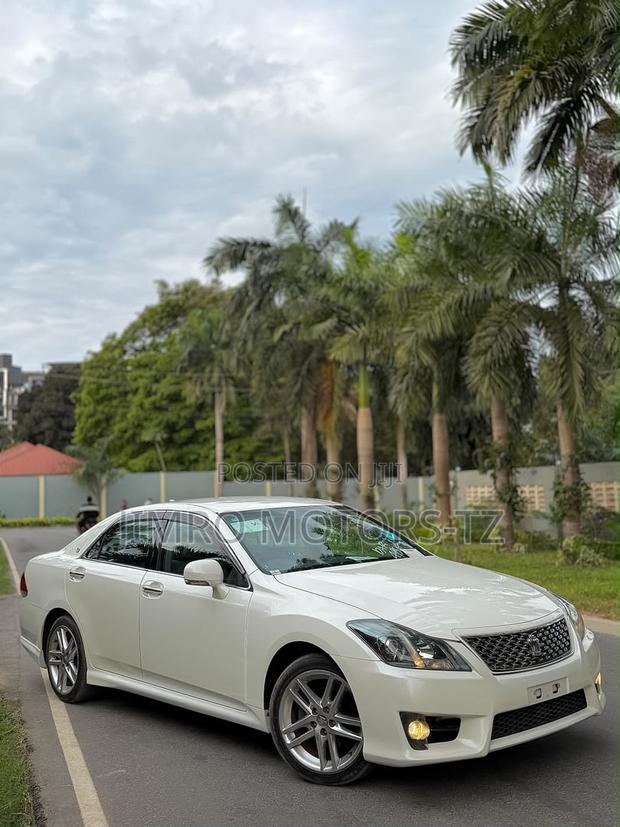 Toyota Crown 2010 White