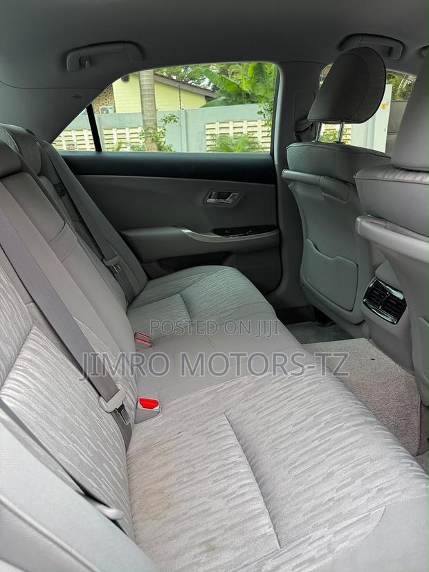 Toyota Crown 2010 White