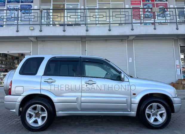 Suzuki Escudo 2002 Silver