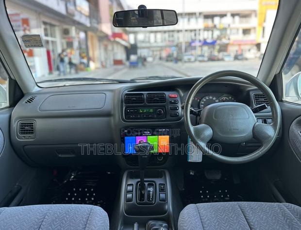 Suzuki Escudo 2002 Silver