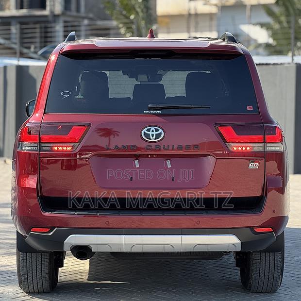 New Toyota Land Cruiser 2025 Red