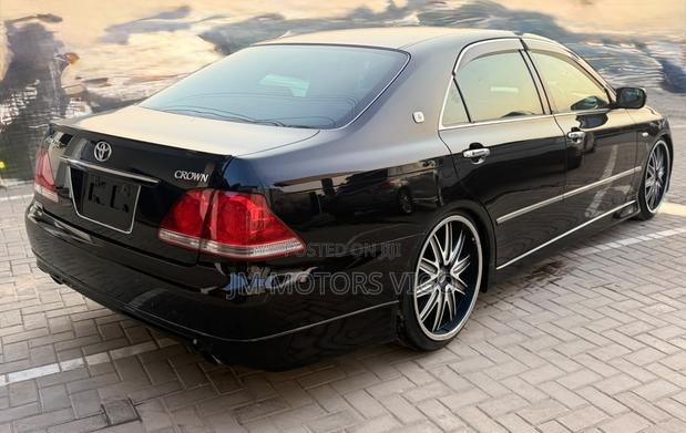 Toyota Crown 2005 Black
