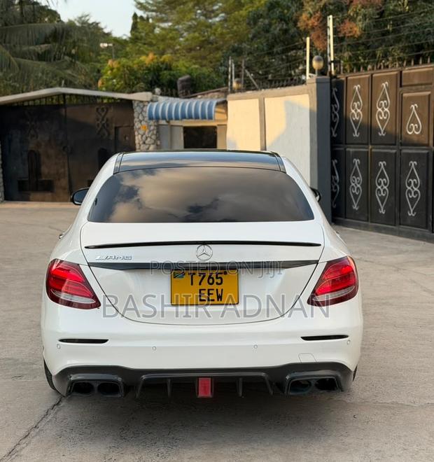 Mercedes-Benz E200 2017 Pearl