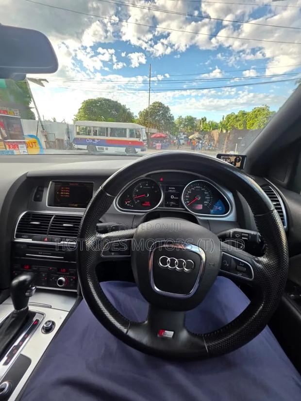 Audi Q7 2011 Black