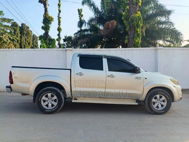Toyota Hilux 2004 Silver