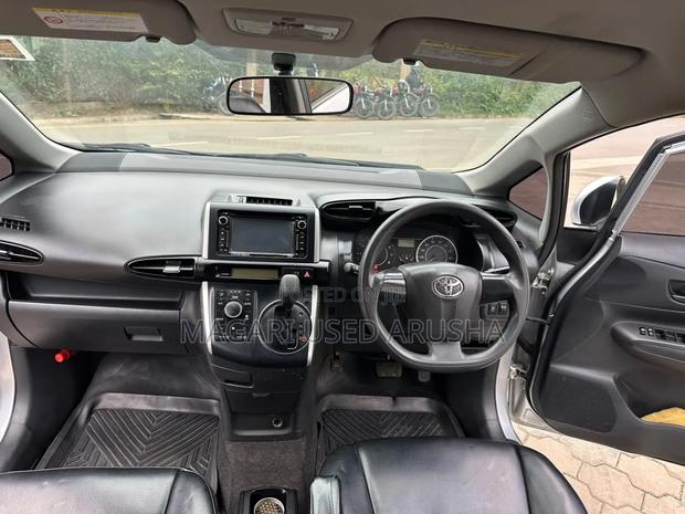 Toyota Wish 2010 Silver