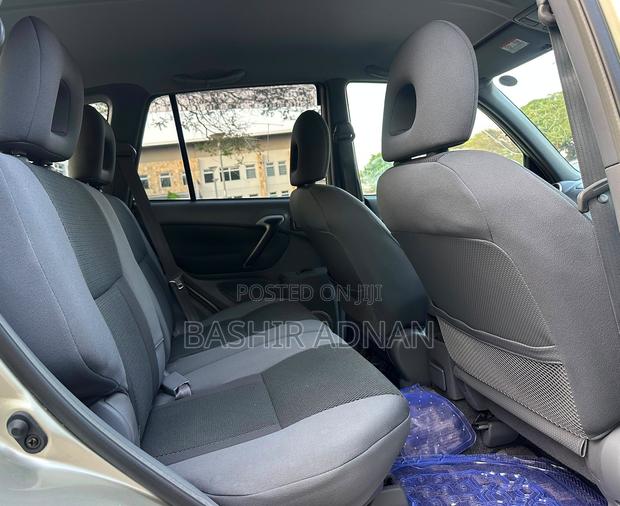 Toyota RAV4 Automatic 2003 Beige
