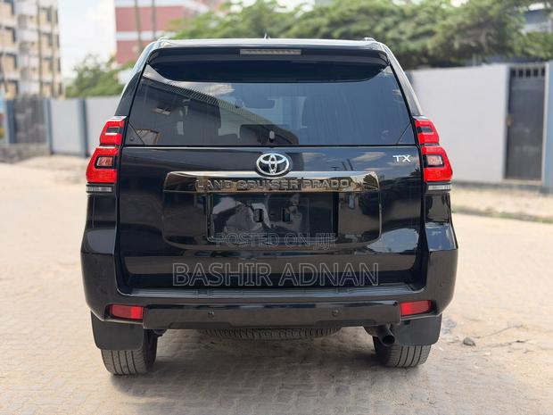 Toyota Land Cruiser Prado 2.7 2022 Matt Black