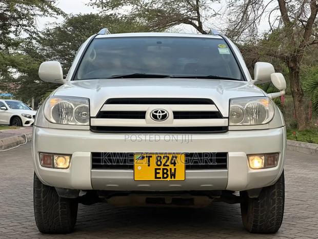 Toyota Hilux Surf 2004 White