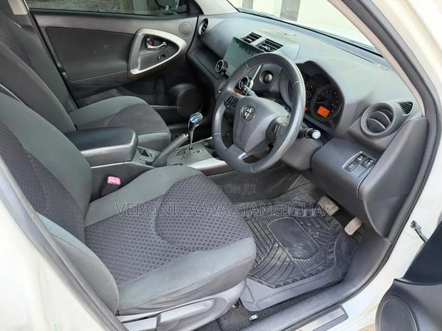 Toyota Vanguard 2011 White