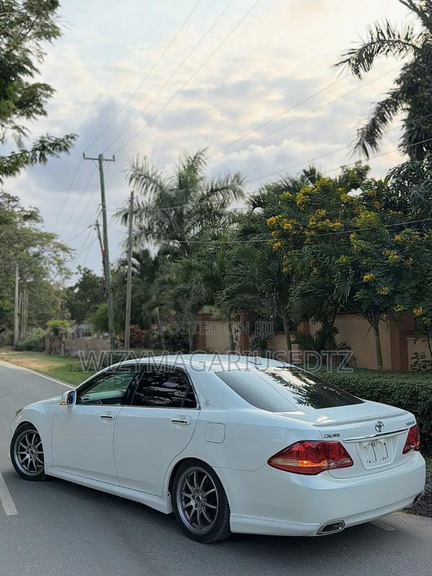 Toyota Crown 2009 White