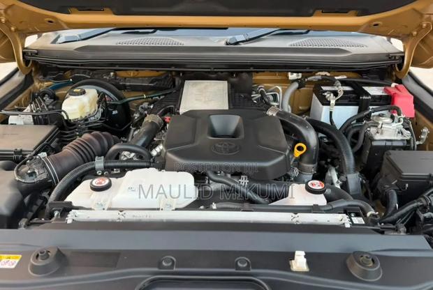 Toyota Land Cruiser Prado 2025 Gold