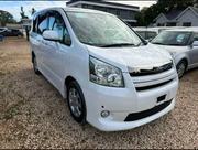 Toyota Noah 2010 White for sale