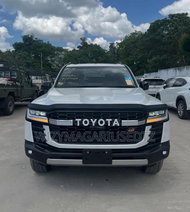 Toyota Land Cruiser 2024 White