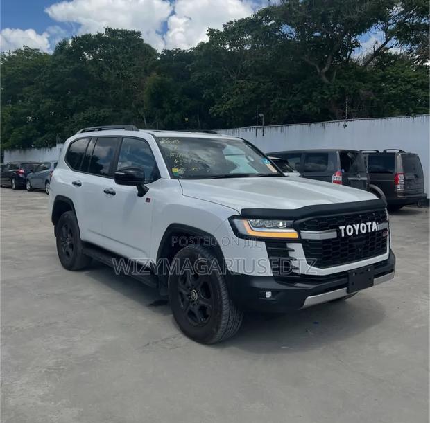 Toyota Land Cruiser 2024 White
