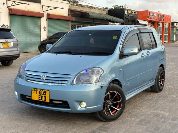 Toyota Raum 2006 Blue