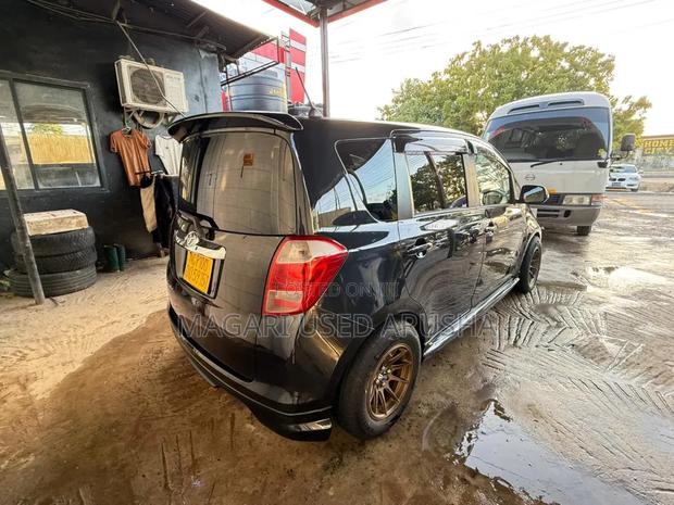 Toyota Ractis 2006 Black