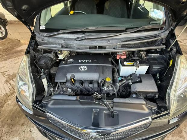 Toyota Ractis 2006 Black