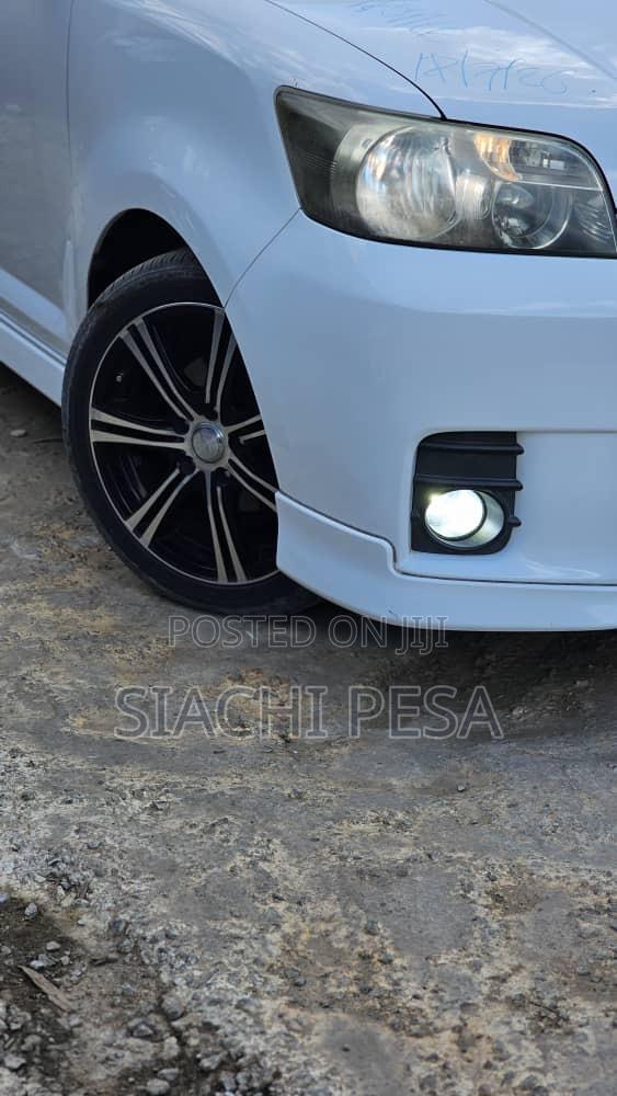 Toyota Corolla Rumion 2009 White