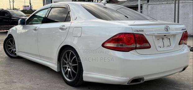 Toyota Crown 2009 White