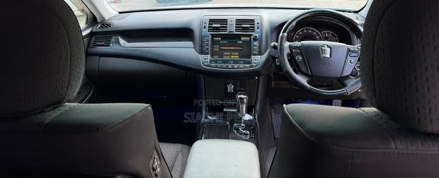 Toyota Crown 2009 White
