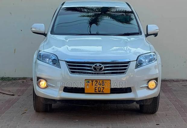 Toyota Vanguard 2011 White