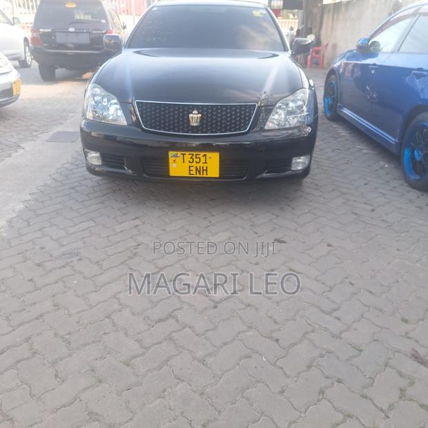 Toyota Crown 2006 Black