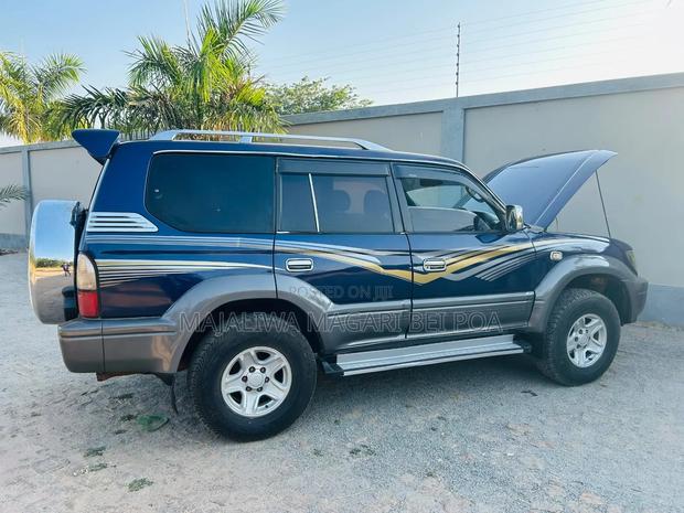 Toyota Land Cruiser Prado 2011 Blue