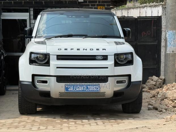 Land Rover Defender 2022 White