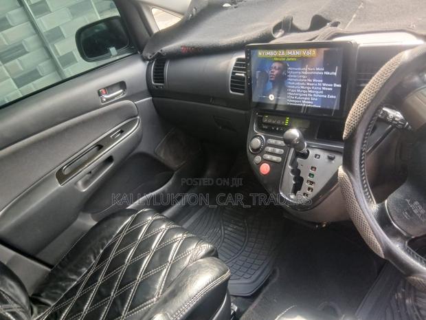 Toyota Wish 2010 Silver