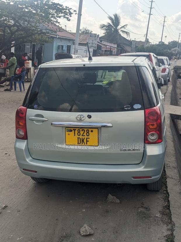 Toyota Raum 2005 Silver