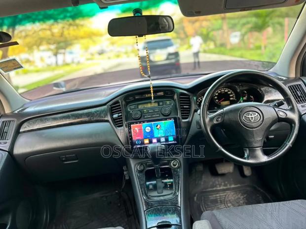 Toyota Kluger 2002 Silver