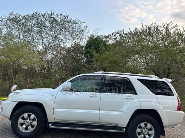 Toyota Hilux Surf 2004 White