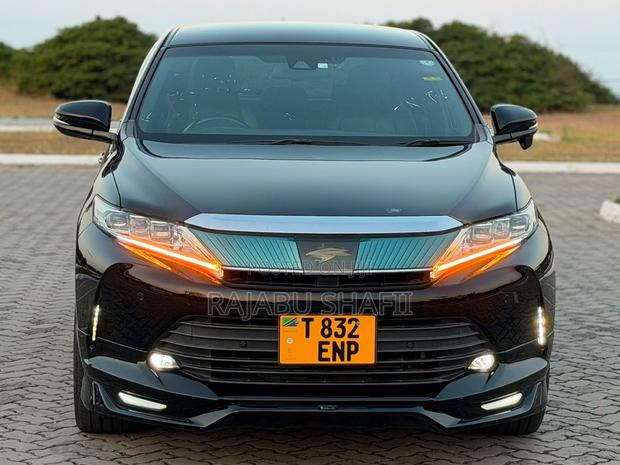 Toyota Harrier 2.0 2018 Black